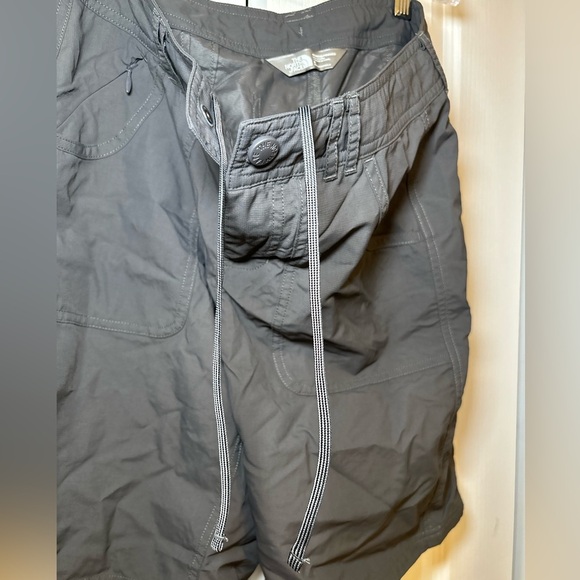The North Face - Women’s Hiking Outdoor Dark Charcoal Gray Cargo Shorts in Size8 - Picture 8 of 10